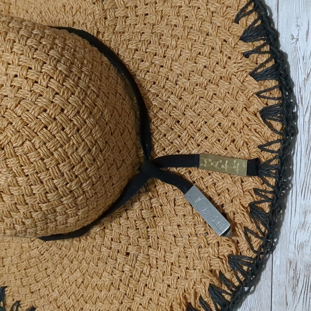 Volcom I'm Charmed Floppy Wide Brim Straw Sun Hat M/L